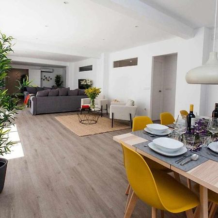 Isg Apartments Downtown Family Haven Free Parking Spot セビリア エクステリア 写真