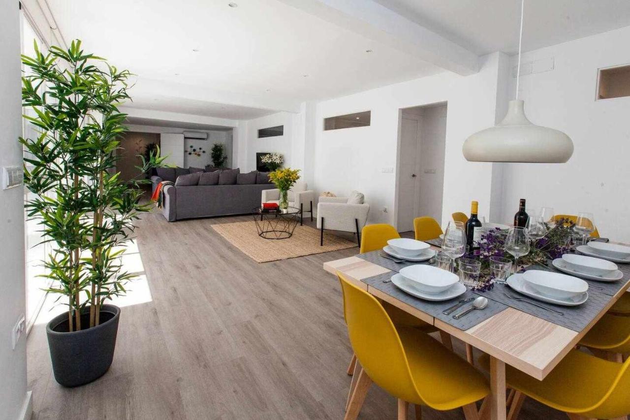 Isg Apartments Downtown Family Haven Free Parking Spot セビリア エクステリア 写真