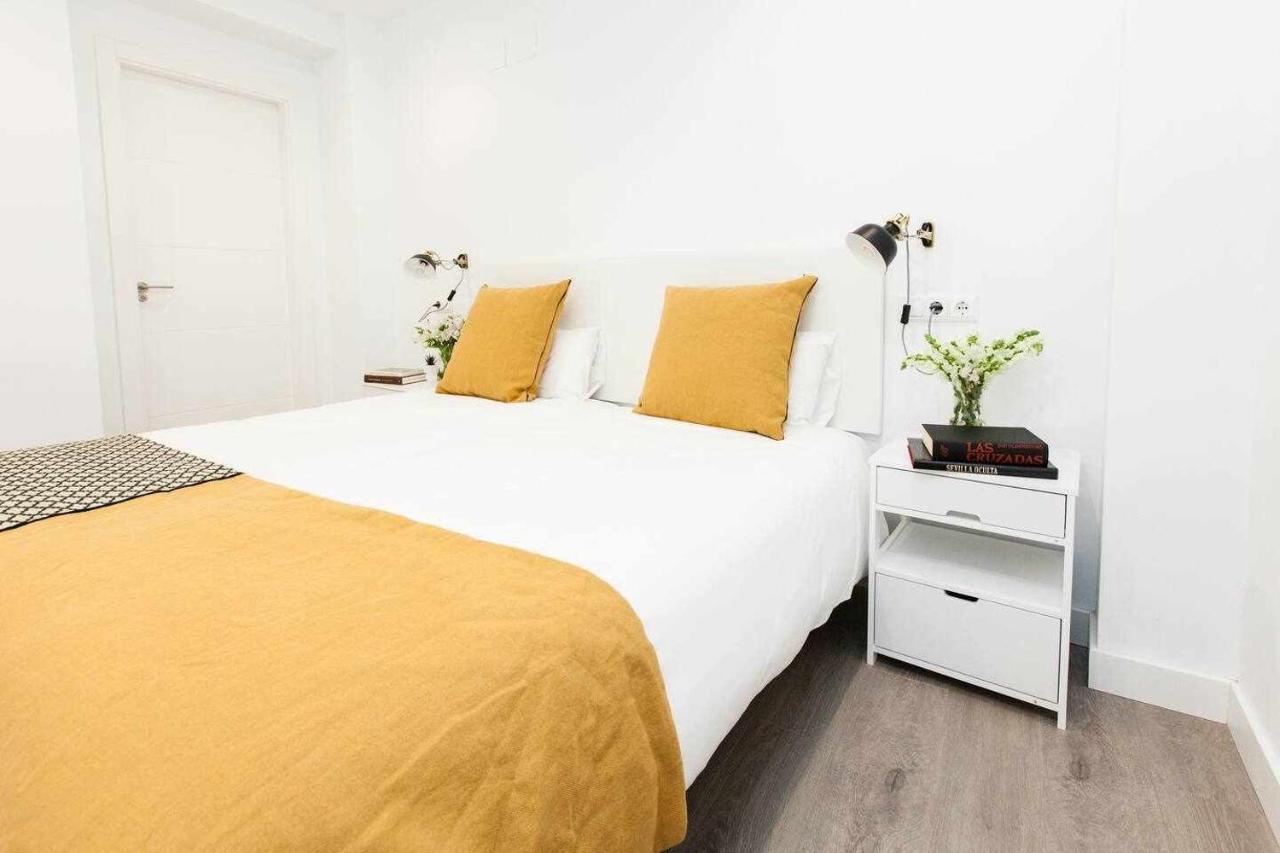 Isg Apartments Downtown Family Haven Free Parking Spot セビリア エクステリア 写真
