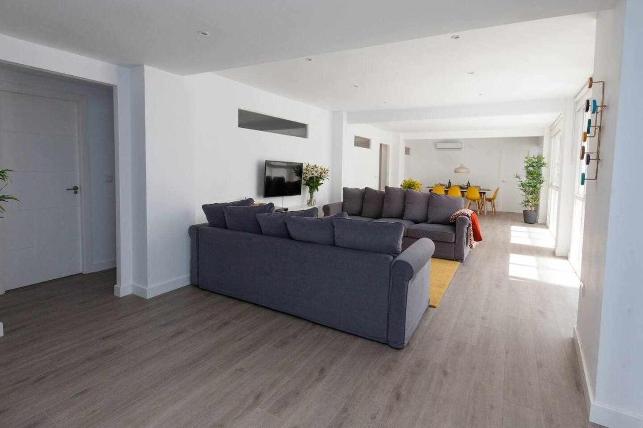 Isg Apartments Downtown Family Haven Free Parking Spot セビリア エクステリア 写真