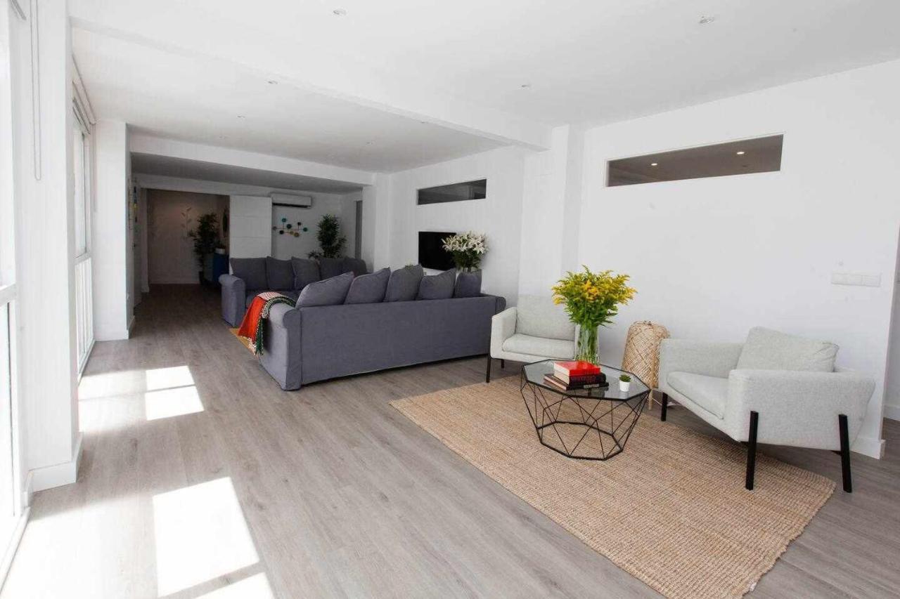 Isg Apartments Downtown Family Haven Free Parking Spot セビリア エクステリア 写真