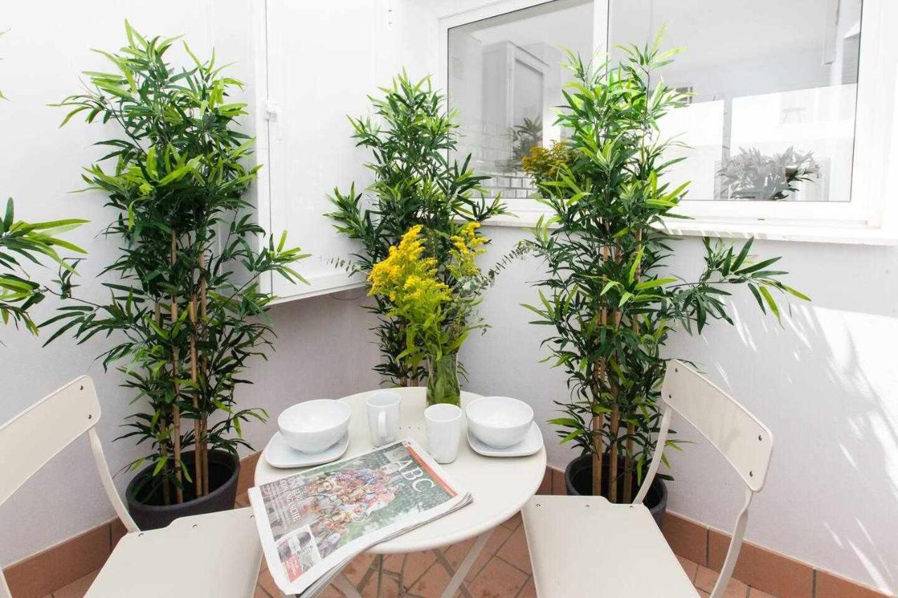 Isg Apartments Downtown Family Haven Free Parking Spot セビリア エクステリア 写真