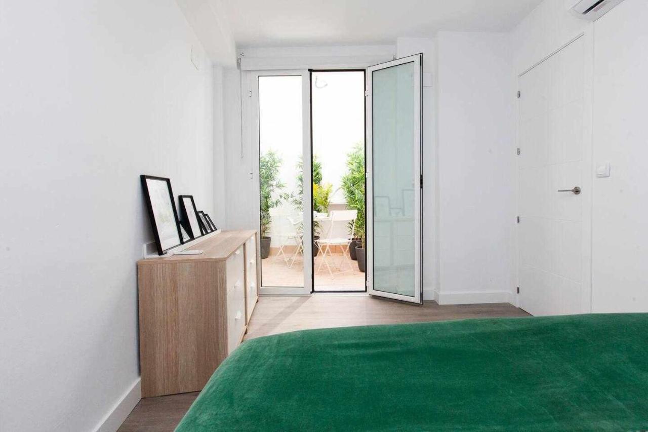 Isg Apartments Downtown Family Haven Free Parking Spot セビリア エクステリア 写真